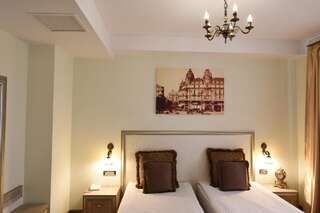 Отель Euro Hotel Grivita Бухарест Двухместный номер с 2 отдельными кроватями и индивидуальным трансфером от/до аэропорта (в 1 сторону)-1
