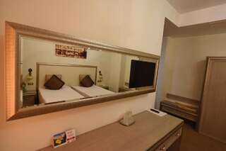 Отель Euro Hotel Grivita Бухарест Двухместный номер с 2 отдельными кроватями и индивидуальным трансфером от/до аэропорта (в 1 сторону)-2